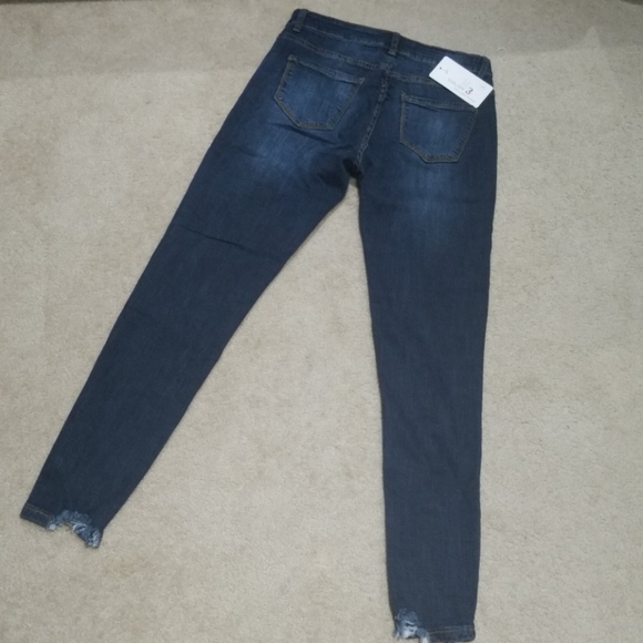 Distressed jeans - Picture 8 of 8